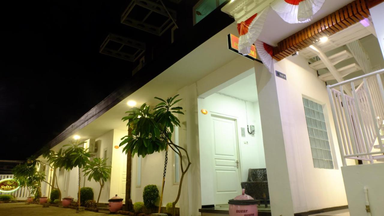 Sultan Guesthouse Tulungagung Buitenkant foto