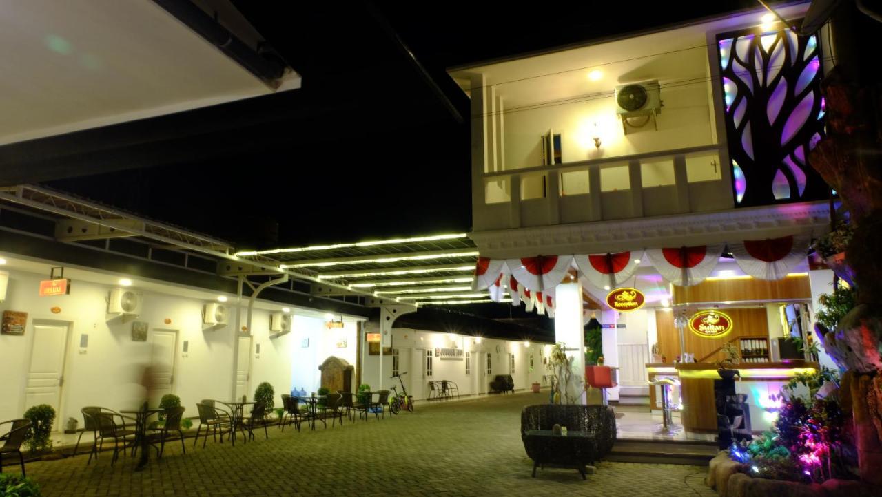 Sultan Guesthouse Tulungagung Buitenkant foto