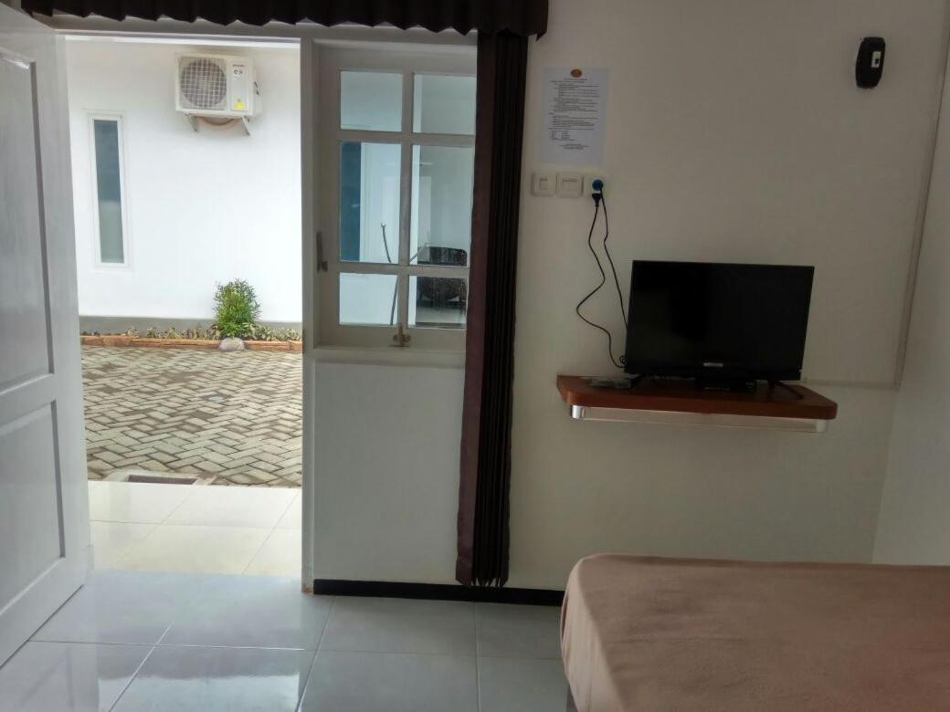 Sultan Guesthouse Tulungagung Buitenkant foto