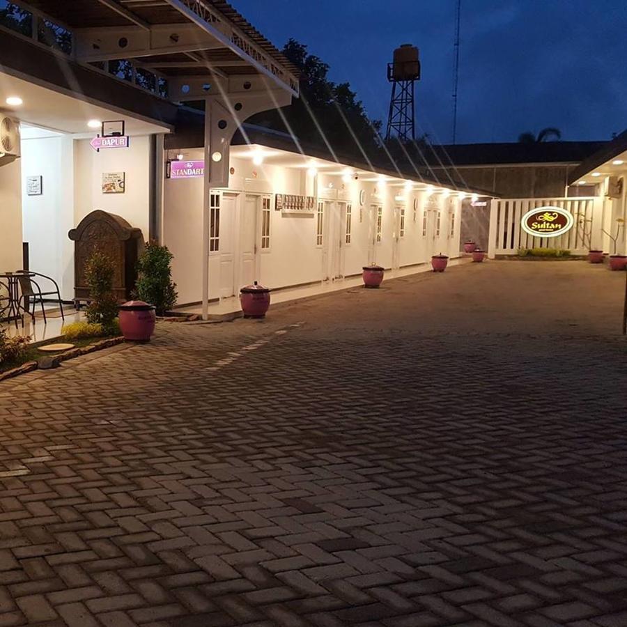 Sultan Guesthouse Tulungagung Buitenkant foto