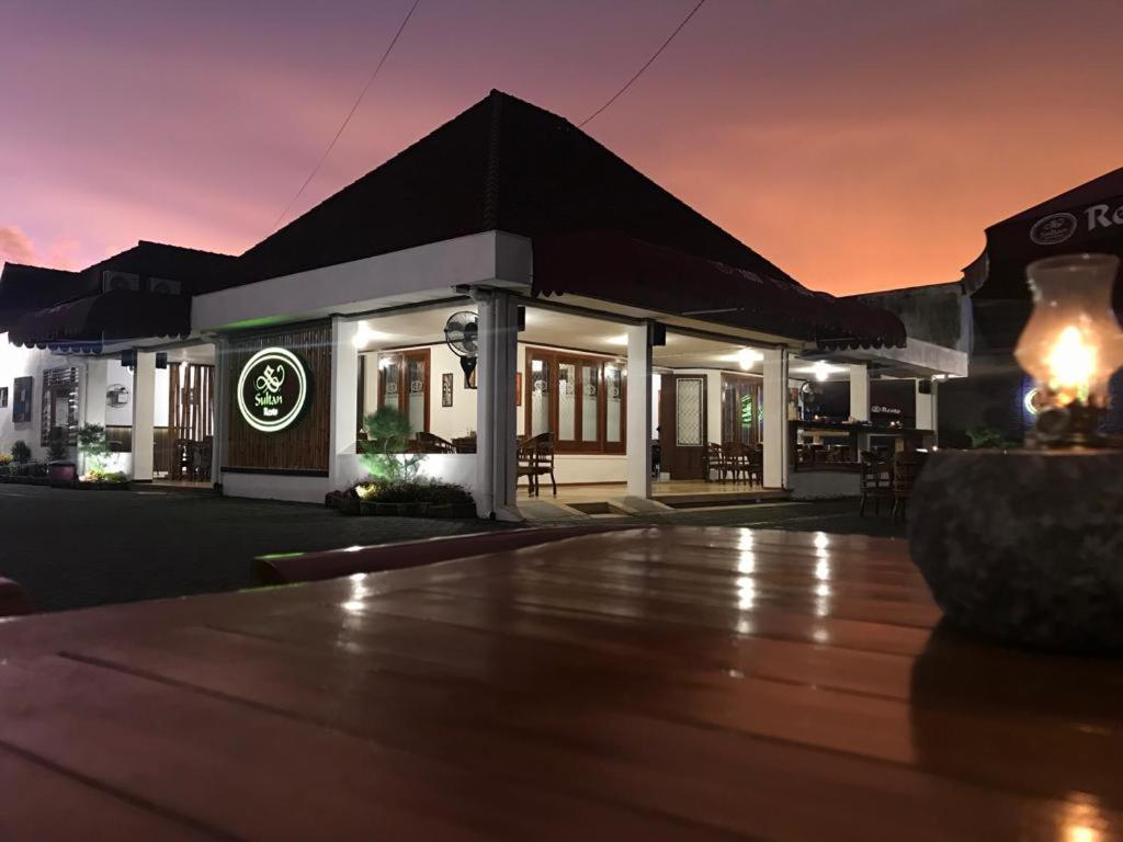 Sultan Guesthouse Tulungagung Buitenkant foto