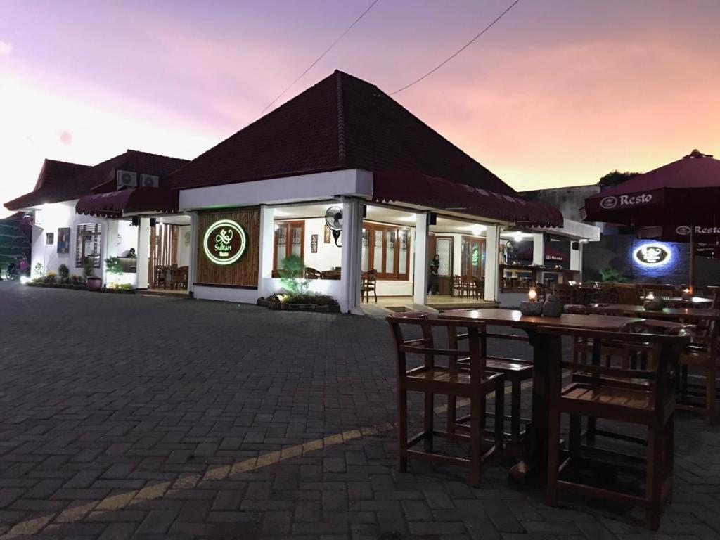 Sultan Guesthouse Tulungagung Buitenkant foto